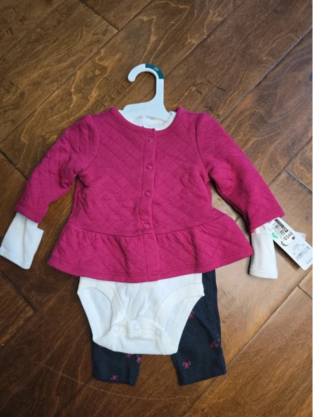 3m brand new three piece outfit set from carter's item, 340G4